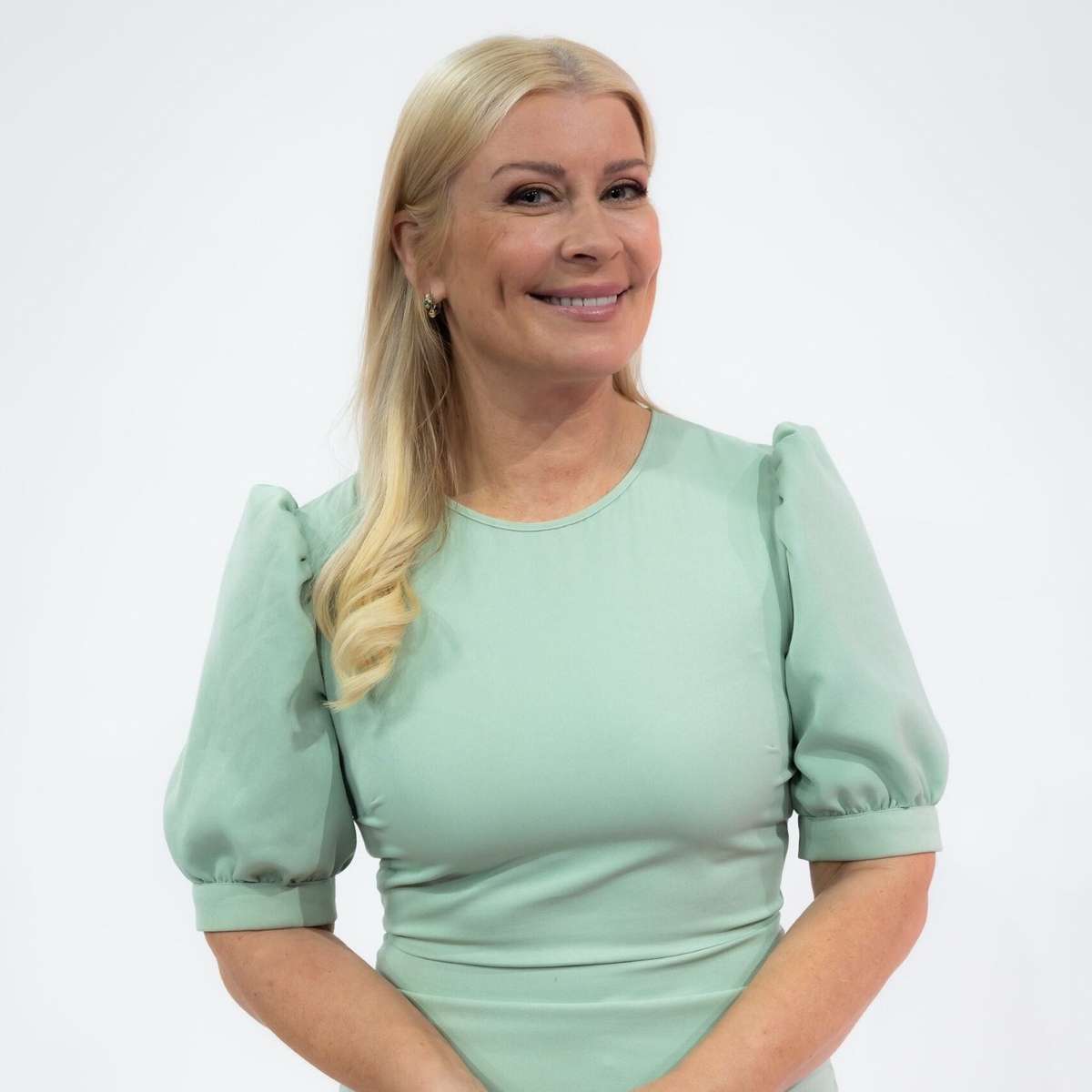 Kirsi Alm-Siira juontajana